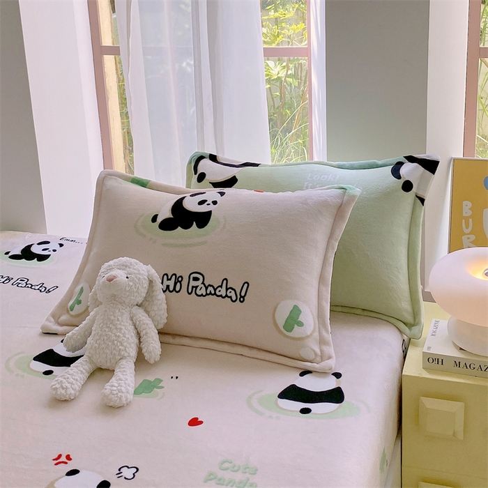 91家纺网 家纺一手货源 找家纺 凯儿家纺 2024新款A类牛奶绒印花枕套 熊猫宝贝