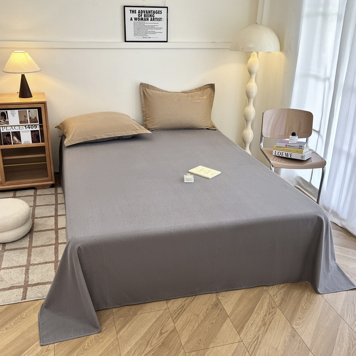 91家纺网 家纺一手货源 找家纺 菲梵家纺 2025新款纯色双拼全棉加厚磨毛刺绣款套单床单（自然光场景） 高级灰