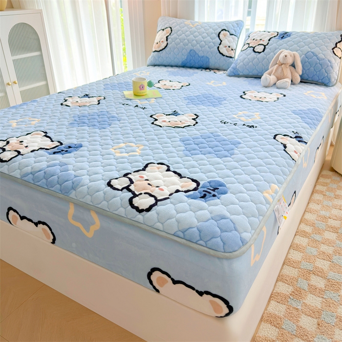 91家纺网 家纺一手货源 找家纺 康纳利 2024新款A类抗菌加厚牛奶绒印花夹棉包边床笠可搭配同款四件套提供买家秀 幸运熊