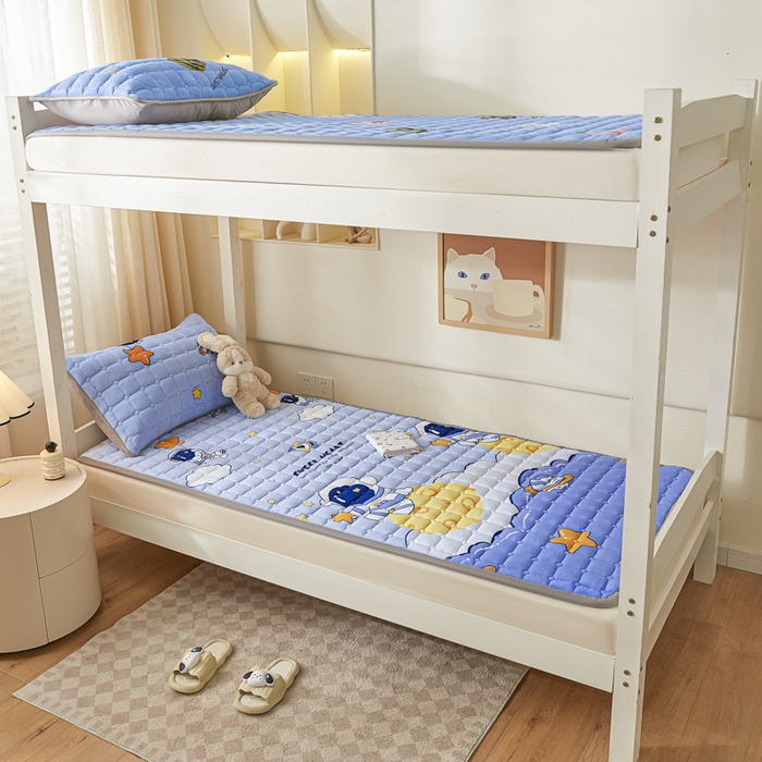 91家纺网 家纺一手货源 找家纺 卡伦家纺 2025新款A类牛奶绒夹棉加厚床垫学生宿舍单人床垫 傲游太空