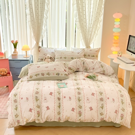 91家纺网 家纺一手货源 找家纺 （总）桃子家居 2024新款ins小清新花卉少女卡通跑量牛奶绒系列四件套