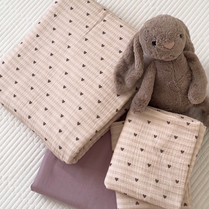 91家纺网 家纺一手货源 找家纺 洋铭区（原狠狠爱） 2024新款皱皱纱四件套 卡其爱心