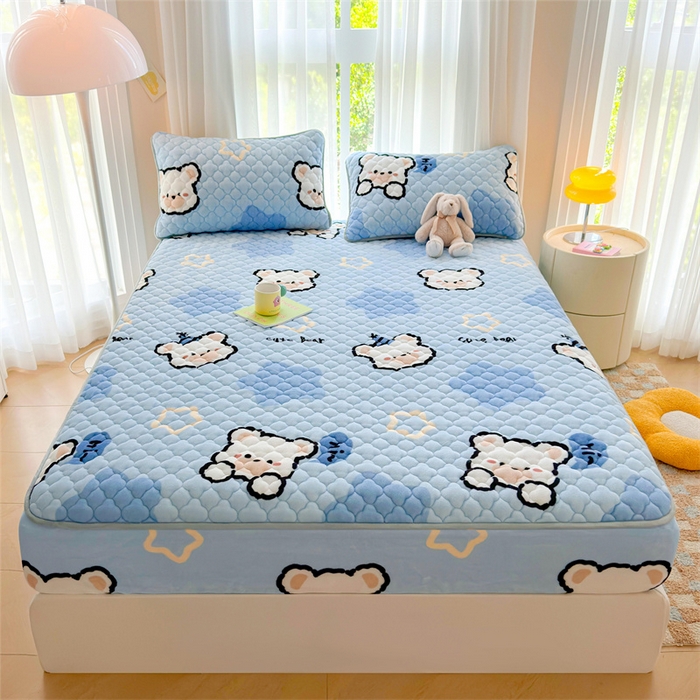 91家纺网 家纺一手货源 找家纺 康纳利 2024新款A类抗菌加厚牛奶绒印花夹棉包边床笠可搭配同款四件套提供买家秀 幸运熊