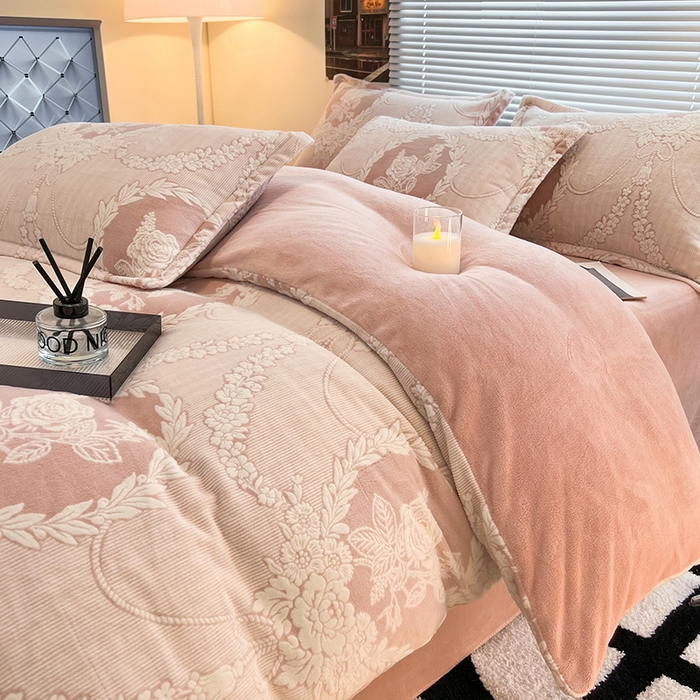 91家纺网 家纺一手货源 找家纺 2024新款A类高克重立体浮雕牛奶绒加厚保暖系列-四件套 北欧经典