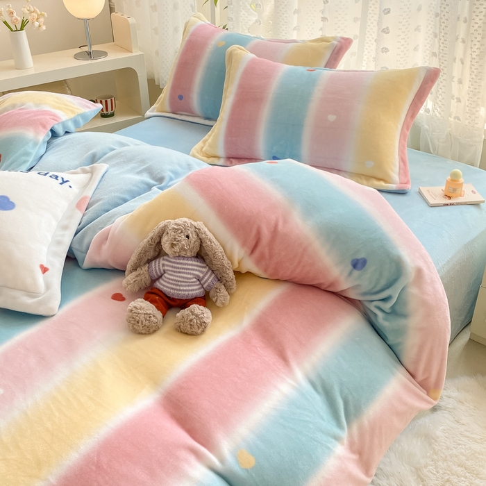 91家纺网 家纺一手货源 找家纺 康纳利 2024新款A类高克重牛奶绒小清新印花四件套提供买家秀 彩虹草莓