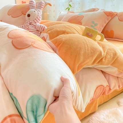 91家纺网 家纺一手货源 找家纺 （总）康纳利 2024新款A类高克重牛奶绒小清新印花四件套提供买家秀