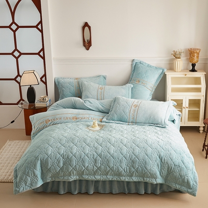 舒梦琪家纺 2024新款加厚牛奶绒夹棉绣床盖四件套 蓝色