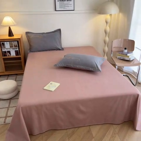 91家纺网 家纺一手货源 找家纺 菲梵家纺 2025新款纯色双拼全棉加厚磨毛刺绣款套单床单（自然光场景） 铂金粉