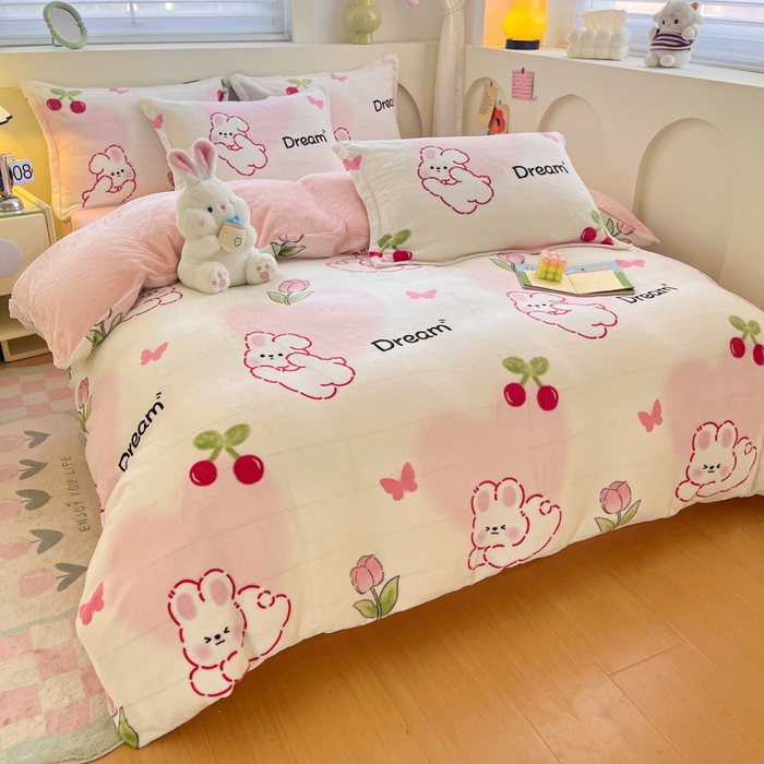 91家纺网 家纺一手货源 找家纺 2024新款小清新牛奶绒高克重加厚保暖四件套 爱心兔