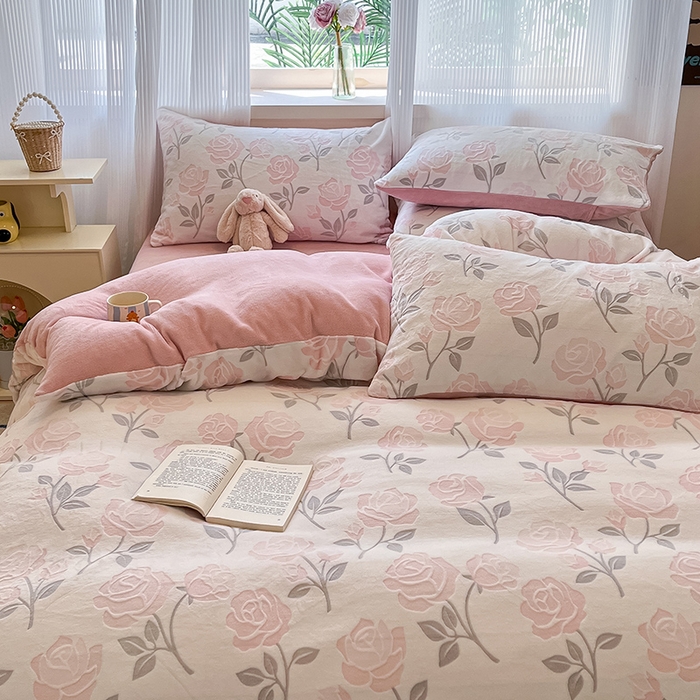 91家纺网 家纺一手货源 找家纺 高克重上色立体雕花牛奶绒着色烂花四件套宝宝绒婴儿绒秋冬加厚法兰绒珊瑚绒三件套 觅恋-粉