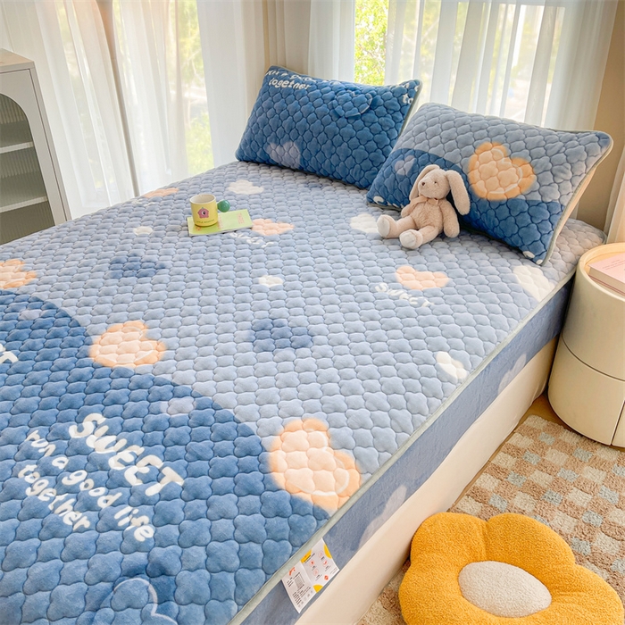 91家纺网 家纺一手货源 找家纺 康纳利 2024新款A类抗菌加厚牛奶绒印花夹棉包边床笠可搭配同款四件套提供买家秀 暖意