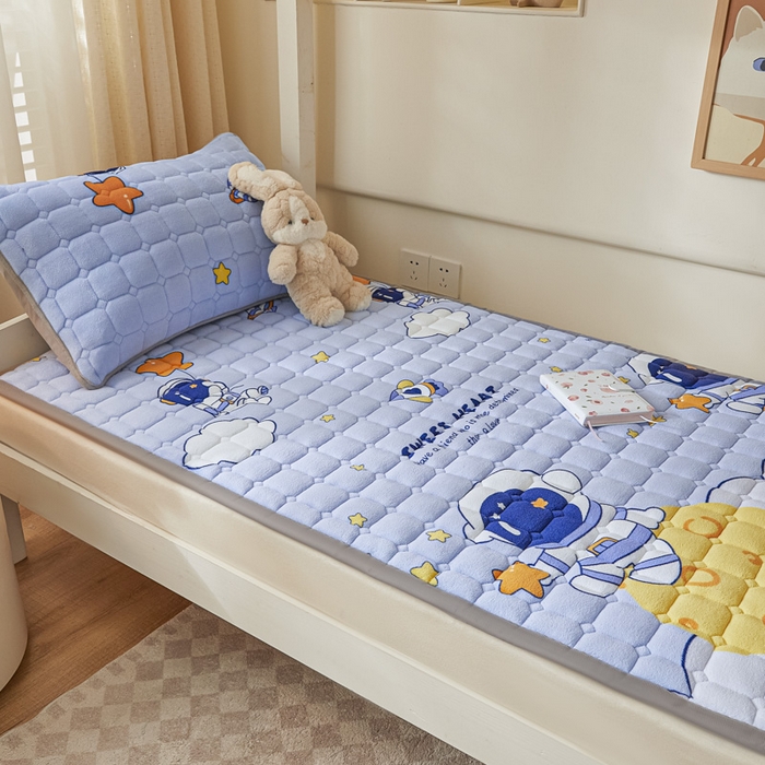 91家纺网 家纺一手货源 找家纺 卡伦家纺 2025新款A类牛奶绒夹棉加厚床垫学生宿舍单人床垫 傲游太空