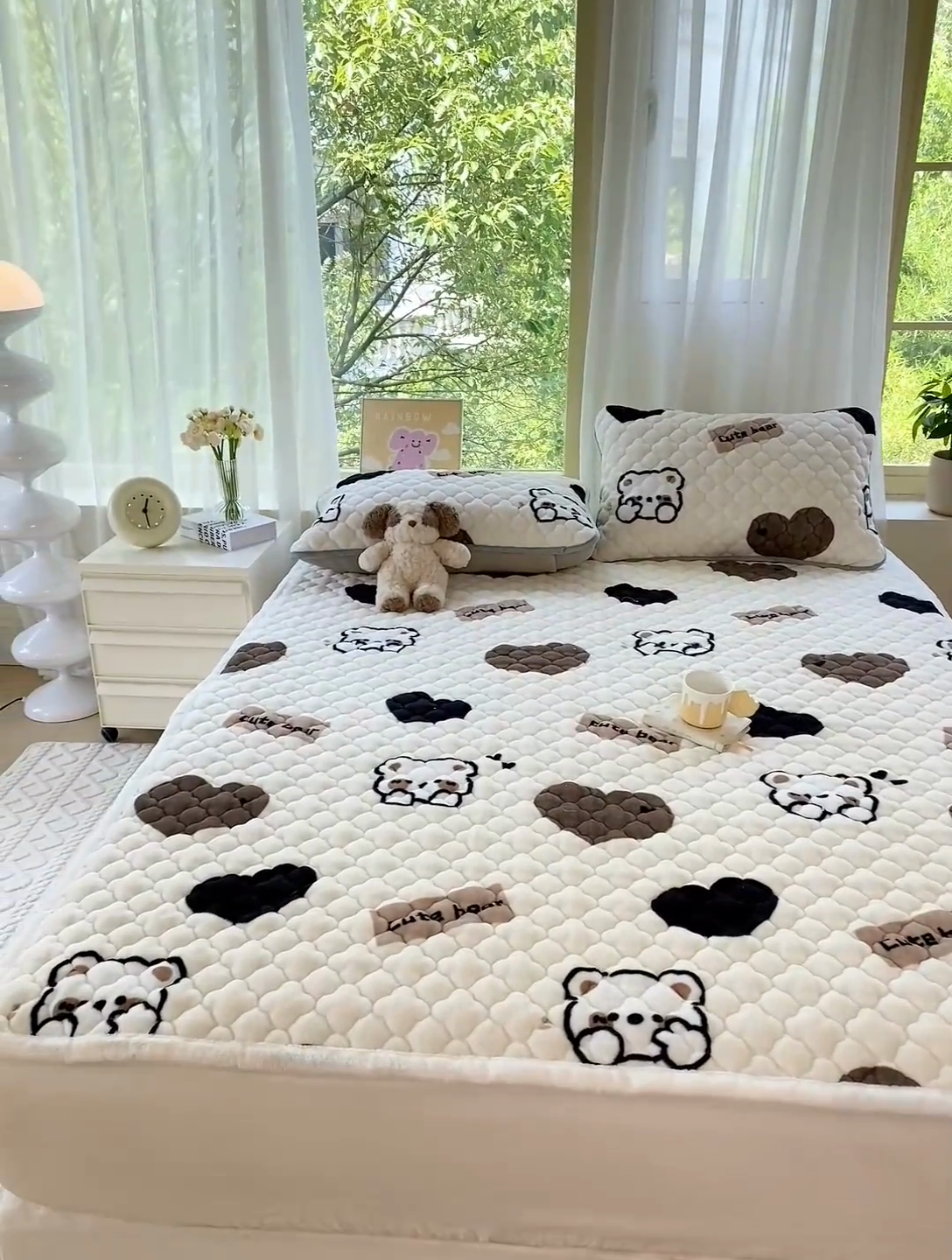 91家纺网 家纺一手货源 找家纺 康纳利 2024新款人气款A类牛奶绒印花夹棉床垫 哈尼小熊