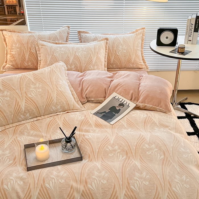 91家纺网 家纺一手货源 找家纺 2024新款A类高克重立体浮雕牛奶绒加厚保暖系列-被套 流年花束粉