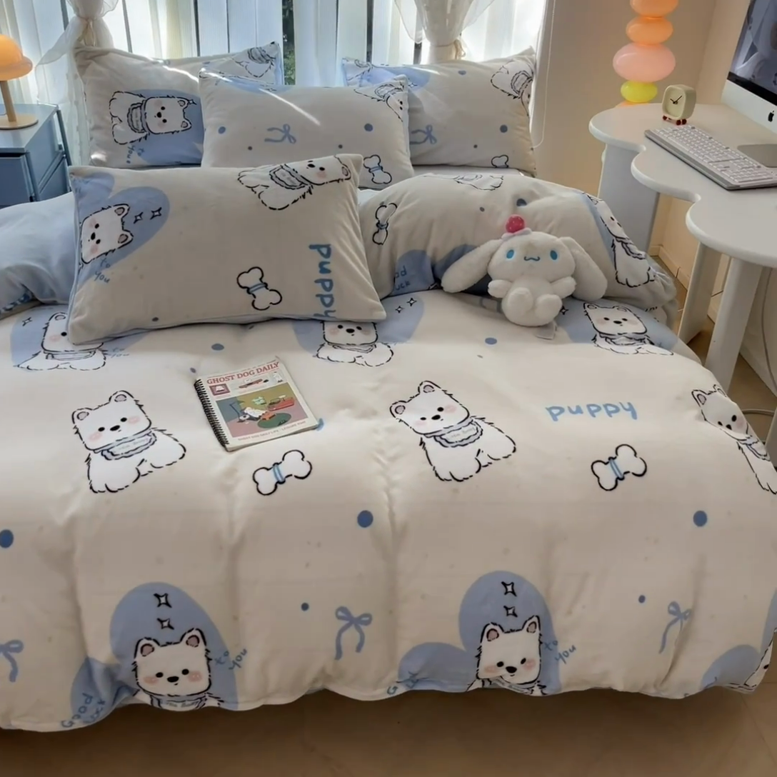 91家纺网 家纺一手货源 找家纺 桃子家居 2024新款ins小清新花卉少女卡通跑量牛奶绒系列四件套 绒-蓝甜小狗
