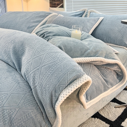 91家纺网 家纺一手货源 找家纺 （总）2024新款A类高克重3D立体雕花牛奶绒保暖系列套件单品-四件套