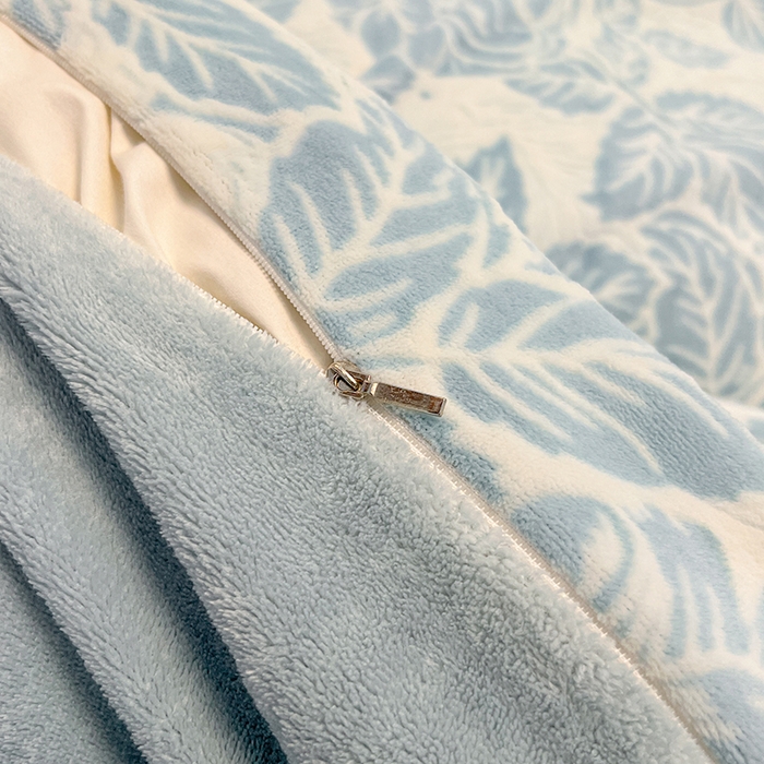 91家纺网 家纺一手货源 找家纺 2024新款A类高克重立体浮雕牛奶绒加厚保暖系列-枕套 爱意浓蓝