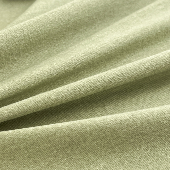 91家纺网 家纺一手货源 找家纺 菲梵家纺 2025新款纯色双拼全棉加厚磨毛刺绣款套单床单（自然光场景） 抹茶绿