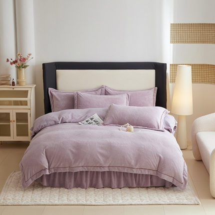 91家纺网 家纺一手货源 找家纺 舒梦琪家纺 2024新款雕花绒床盖一字绣四件套 蝴蝶紫