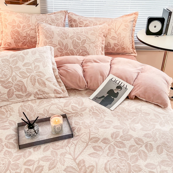 91家纺网 家纺一手货源 找家纺 2024新款A类高克重立体浮雕牛奶绒加厚保暖系列-枕套 爱意浓粉