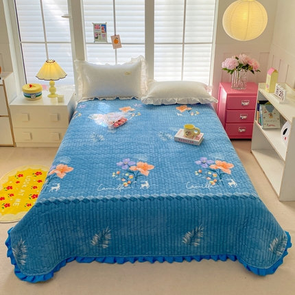 91家纺网 家纺一手货源 找家纺 （总）胜权家纺 2024秋冬新款A类印花牛奶绒加厚保暖圆角花边夹棉床盖