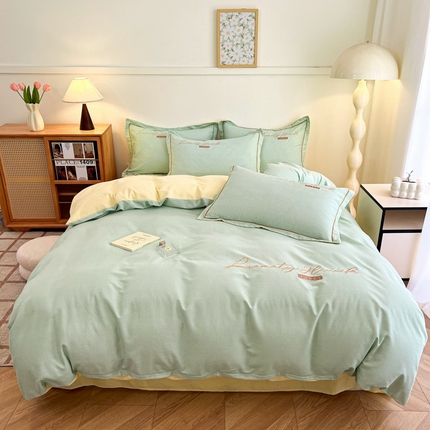 91家纺网 家纺一手货源 找家纺 （总）菲梵家纺 2025新款纯色双拼全棉加厚磨毛刺绣款四件套（自然光场景）