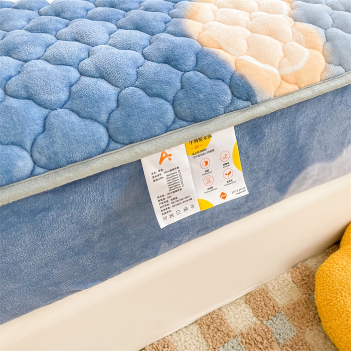 91家纺网 家纺一手货源 找家纺 康纳利 2024新款A类抗菌加厚牛奶绒印花夹棉包边床笠可搭配同款四件套提供买家秀 暖意