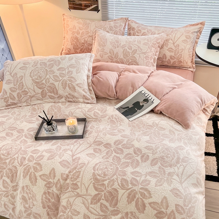 91家纺网 家纺一手货源 找家纺 2024新款A类高克重立体浮雕牛奶绒加厚保暖系列-被套 爱意浓粉