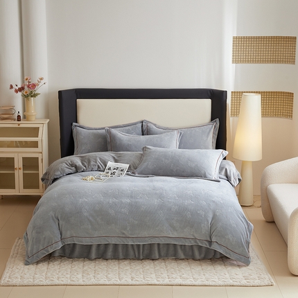 91家纺网 家纺一手货源 找家纺 舒梦琪家纺 2024新款雕花绒床盖一字绣四件套 蝴蝶灰