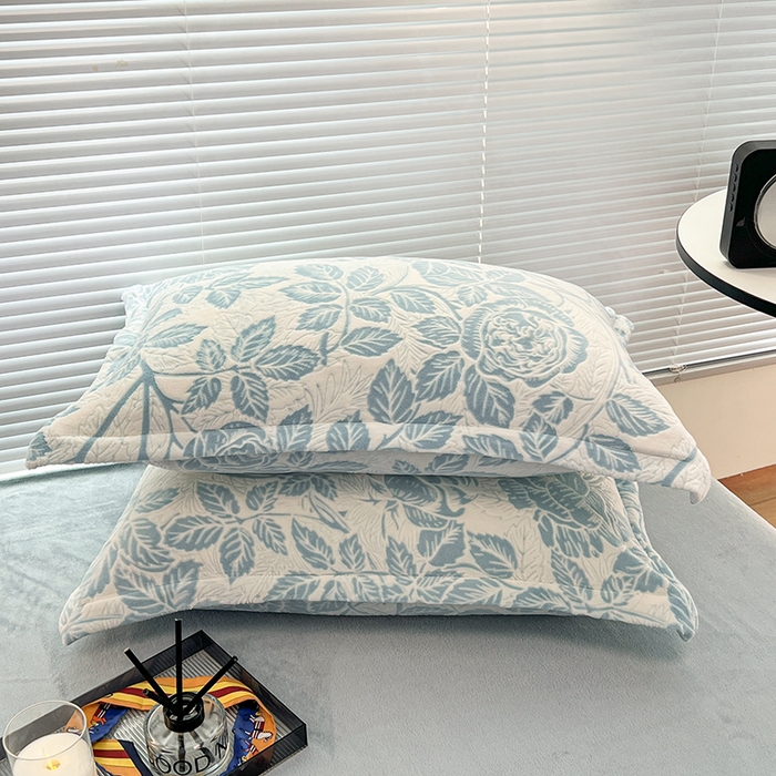 91家纺网 家纺一手货源 找家纺 2024新款A类高克重立体浮雕牛奶绒加厚保暖系列-被套 爱意浓蓝