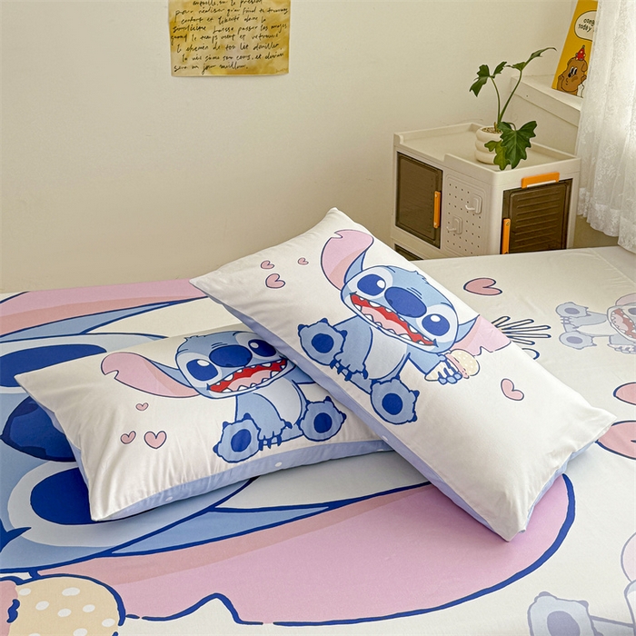 91家纺网 家纺一手货源 找家纺 名兮家居 2024新款大版经典奥特曼-三丽鸥全棉床单 【含防伪标】 史迪小怪