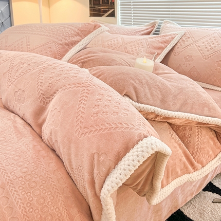 2024新款A类高克重3D立体雕花牛奶绒保暖系列套件单品-四件套 新泫雅花藕粉