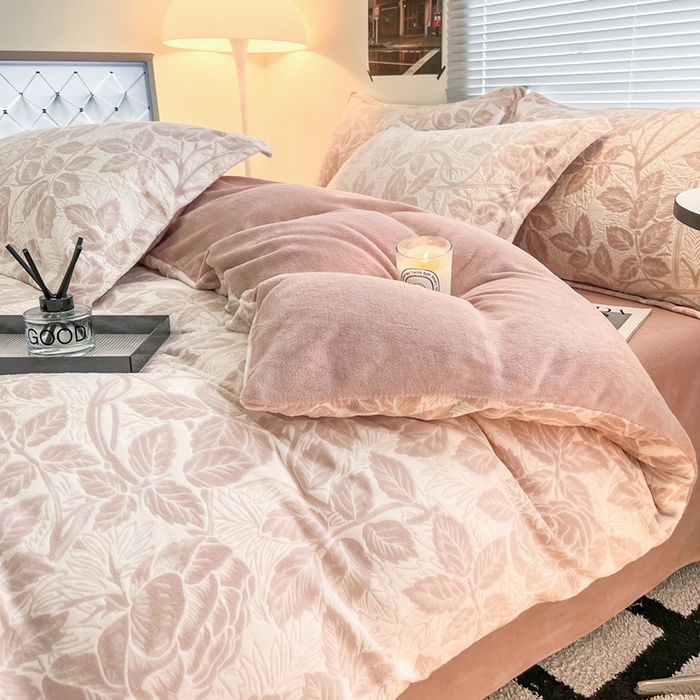 91家纺网 家纺一手货源 找家纺 2024新款A类高克重立体浮雕牛奶绒加厚保暖系列-被套 爱意浓粉