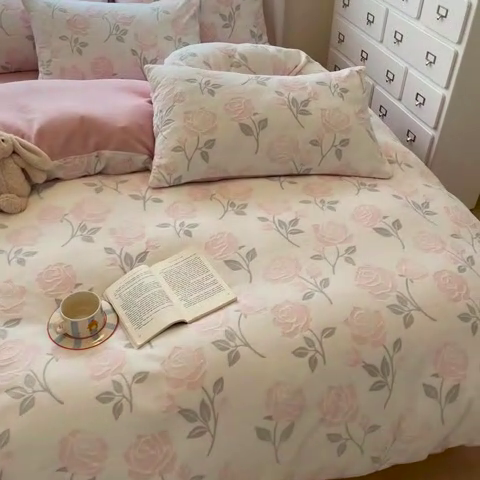 91家纺网 家纺一手货源 找家纺 高克重上色立体雕花牛奶绒着色烂花四件套宝宝绒婴儿绒秋冬加厚法兰绒珊瑚绒三件套 觅恋-粉