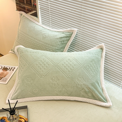 91家纺网 家纺一手货源 找家纺 2024新款A类高克重3D立体雕花牛奶绒保暖系列-枕套 新泫雅花青春绿