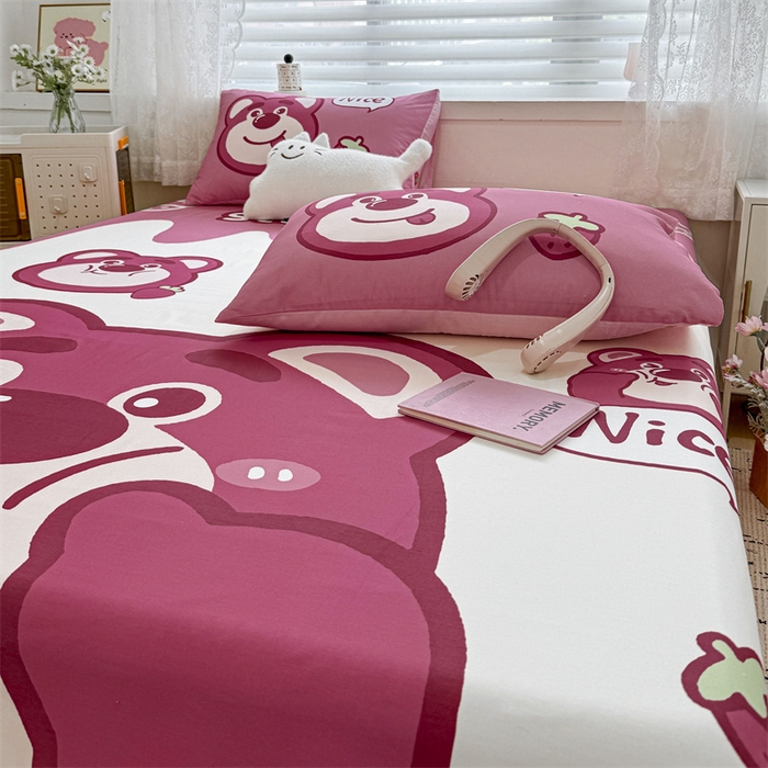 91家纺网 家纺一手货源 找家纺 名兮家居 2024新款大版经典奥特曼-三丽鸥全棉床单 【含防伪标】 乐乐草莓熊