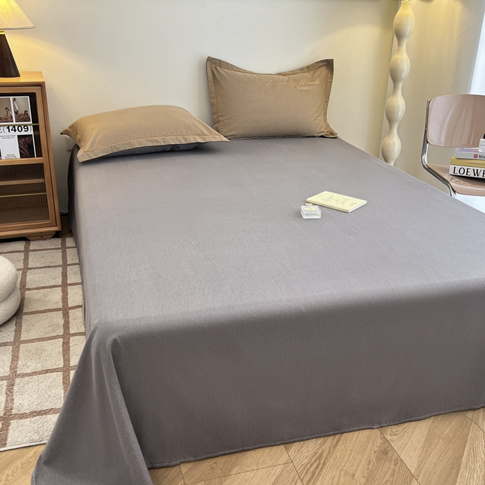 91家纺网 家纺一手货源 找家纺 菲梵家纺 2025新款纯色双拼全棉加厚磨毛刺绣款套单床单（自然光场景） 高级灰