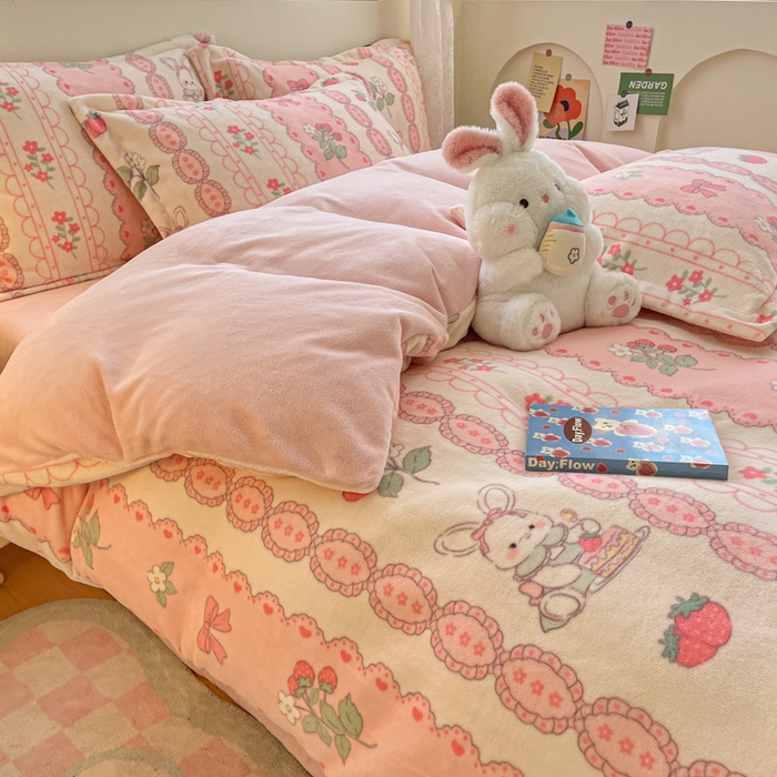 91家纺网 家纺一手货源 找家纺 2024新款小清新牛奶绒高克重加厚保暖四件套 蕾丝兔兔