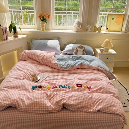 91家纺网 家纺一手货源 找家纺 （总）子钦家纺 2024新款水洗棉毛巾绣字母撞色四件套单被套