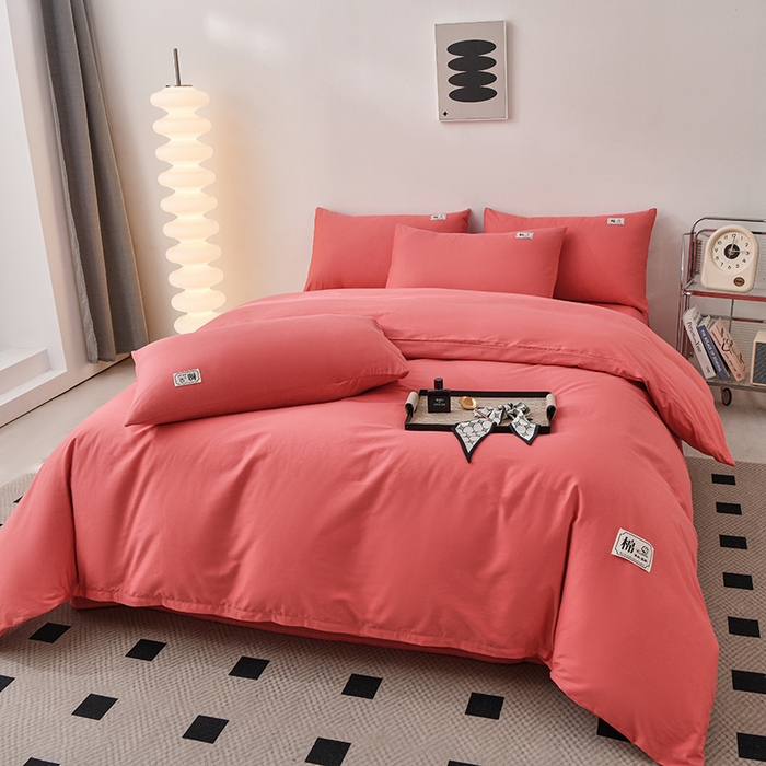 91家纺网 家纺一手货源 找家纺 宇彬家纺 2024直播新款13374全棉母婴级简约轻奢贴画纯色四件套斜纹贡缎新疆长绒贴标款无印风系列 简约-宝石红