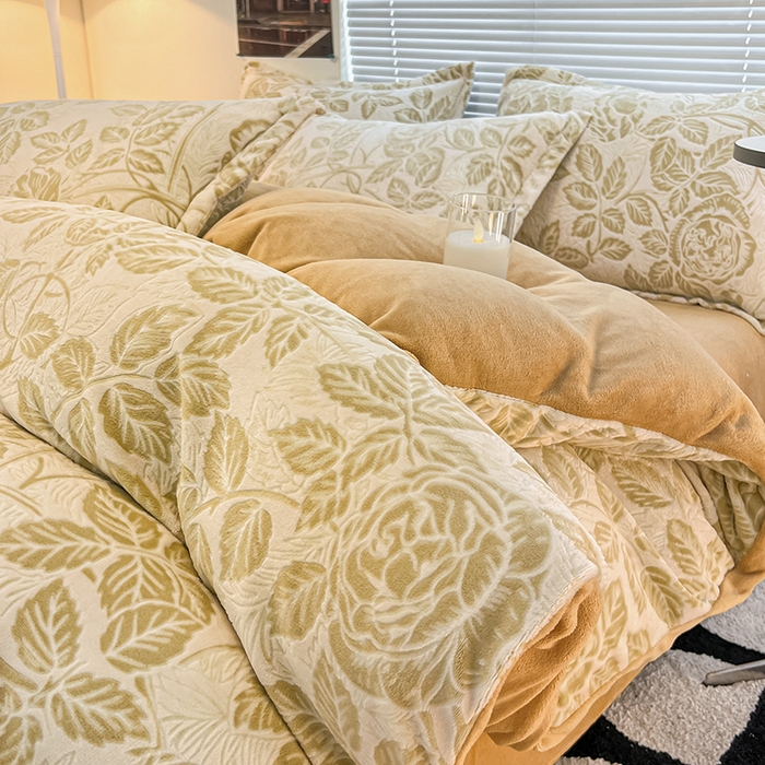 91家纺网 家纺一手货源 找家纺 2024新款A类高克重立体浮雕牛奶绒加厚保暖系列-枕套 爱意浓卡其