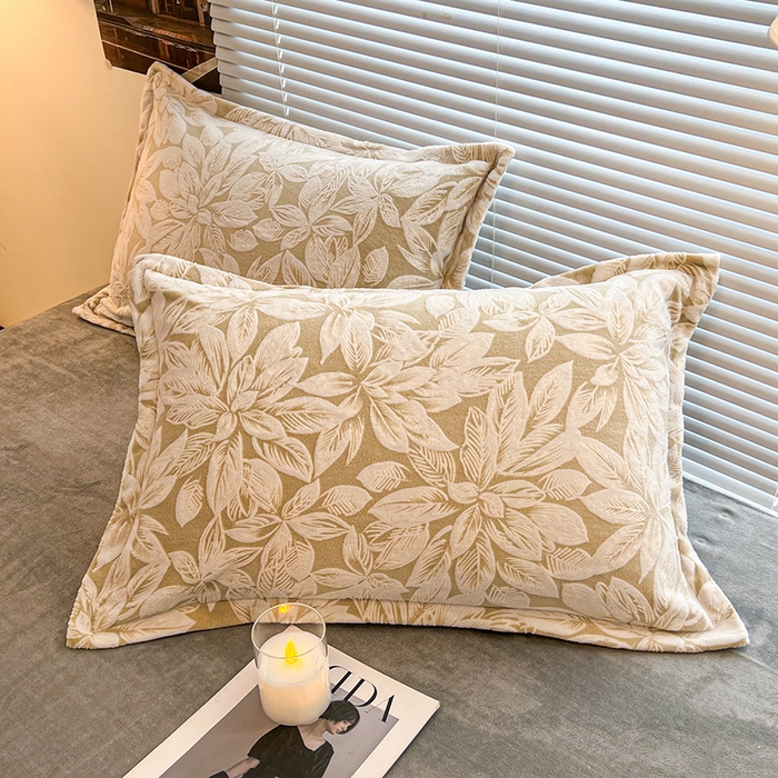 91家纺网 家纺一手货源 找家纺 2024新款A类高克重立体浮雕牛奶绒加厚保暖系列-枕套 春之物语绿灰