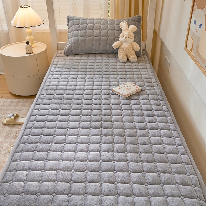 91家纺网 家纺一手货源 找家纺 卡伦家纺 2025新款A类牛奶绒夹棉加厚床垫学生宿舍单人床垫 商务灰