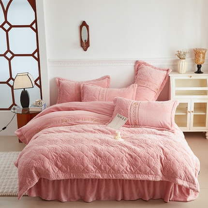 舒梦琪家纺 2024新款加厚牛奶绒夹棉绣床盖四件套 粉色