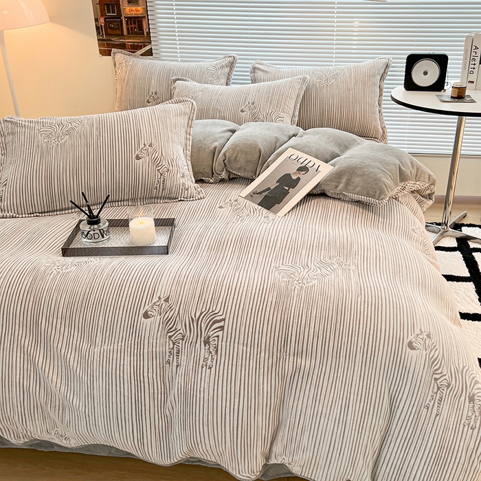 91家纺网 家纺一手货源 找家纺 2024新款A类高克重立体浮雕牛奶绒加厚保暖系列-被套 斑马灰