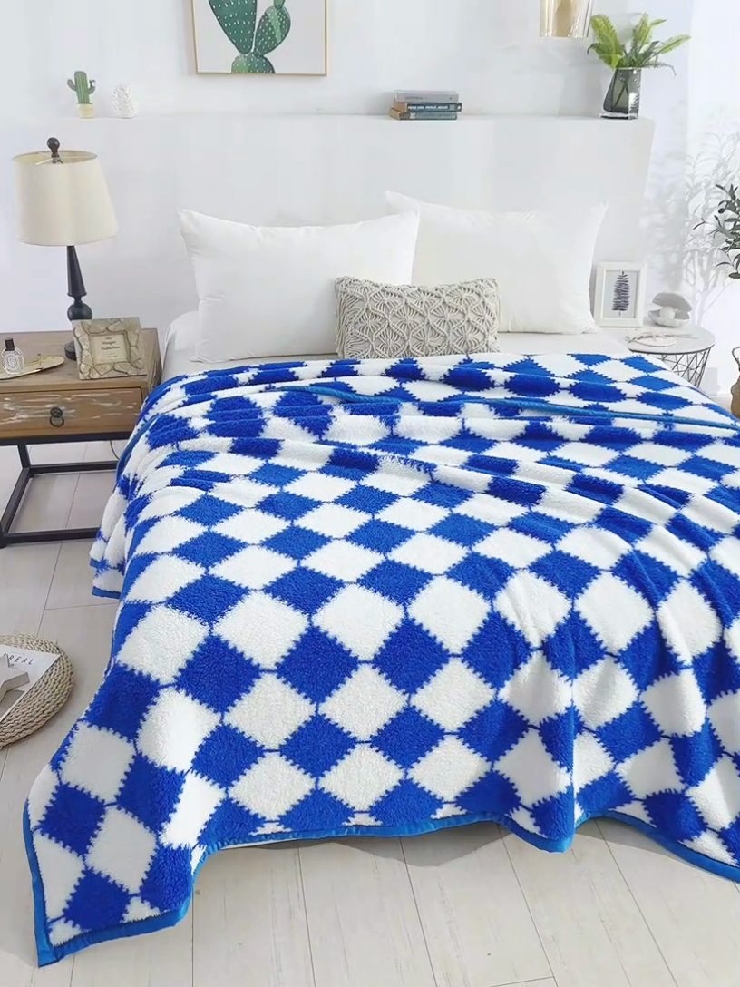 91家纺网 家纺一手货源 找家纺 一左一右 2024新款320g高克重加厚格子摇粒绒毛毯舒棉绒盖毯多功能毯子外贸跨境电商 蓝色格