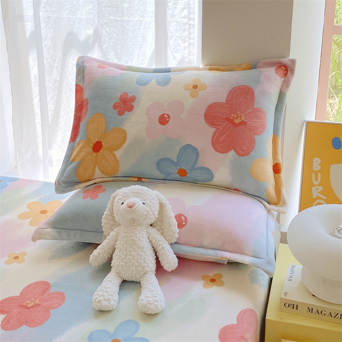 91家纺网 家纺一手货源 找家纺 凯儿家纺 2024新款A类牛奶绒印花枕套 彩韵花香