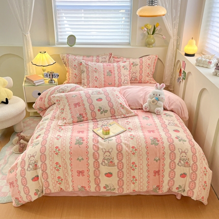 91家纺网 家纺一手货源 找家纺 2024新款小清新牛奶绒高克重加厚保暖四件套 蕾丝兔兔