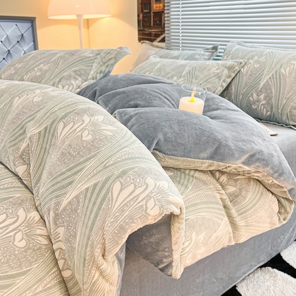 91家纺网 家纺一手货源 找家纺 2024新款A类高克重立体浮雕牛奶绒加厚保暖系列-四件套 流年花束蓝