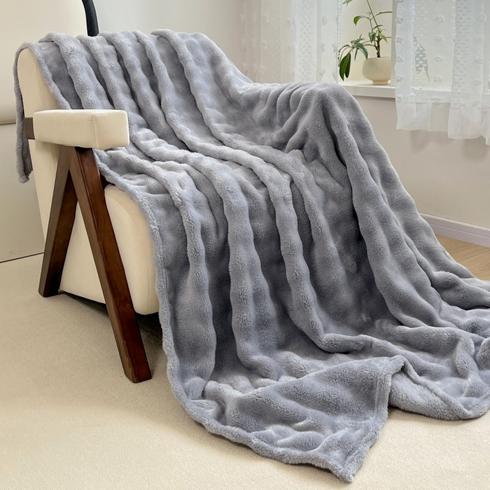 91家纺网 家纺一手货源 找家纺 羋多（原穆琪）2024新款高克重牛奶绒仿兔毛泡泡毛毯双面绒床单办公室多功能盖毯午睡沙发毯披肩毯 太空灰